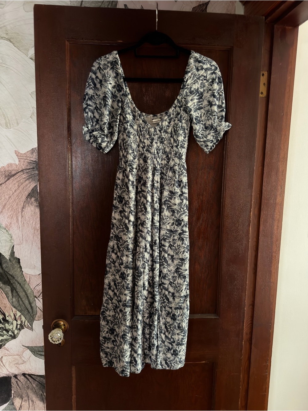 Abercrombie & Fitch Navy and White Floral Puff-Sleeve Midi Dress